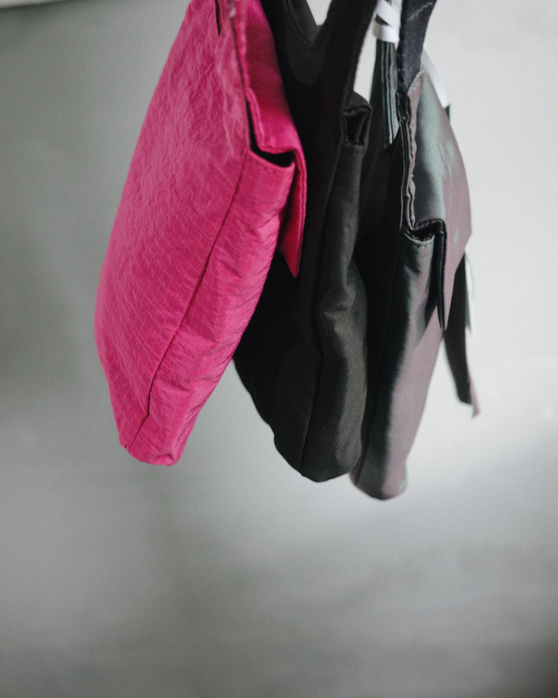 GHOSTING Pouch - Black