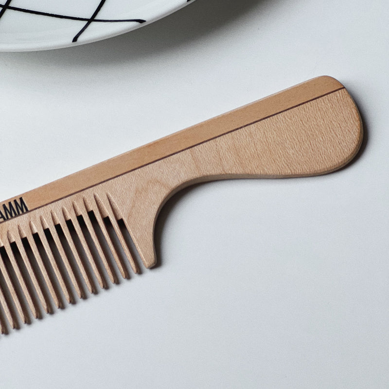 COMB WITH HANDLE - NATURAL (A)