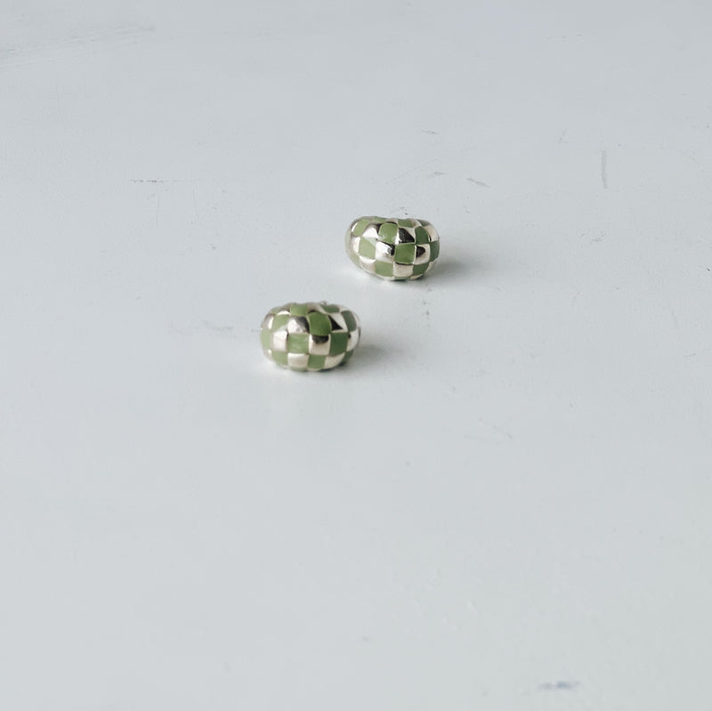 SMALL NELLIE EARRINGS - Green × Silver