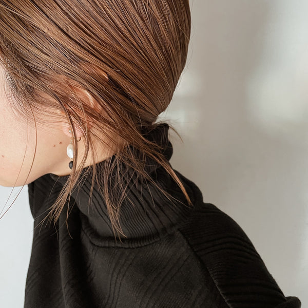 BOTANICAL EARRINGS : VIBURNUM TINUS & PEARL - ピアス