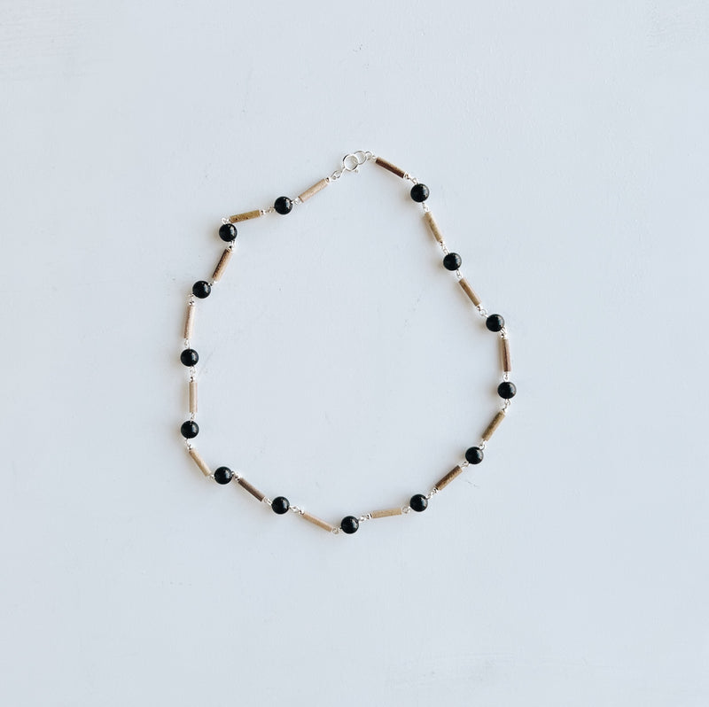 BEADS LINE ONYX NECKLACE